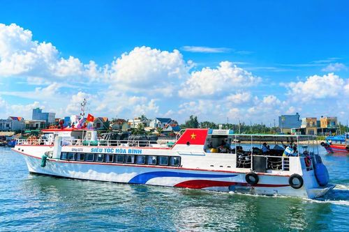 Quảng Ngãi: Du khách ra Lý Sơn tăng mạnh dịp lễ 30/4 và 1/5
