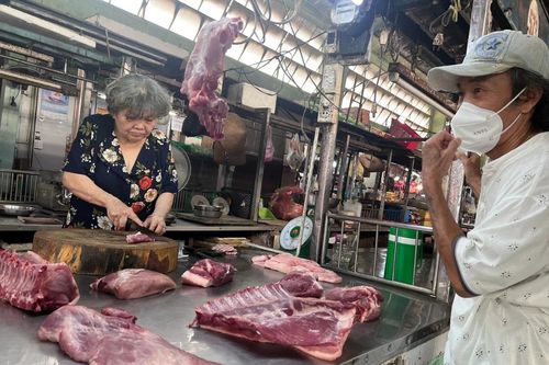 Thịt heo 'đứng giá' vẫn ế
