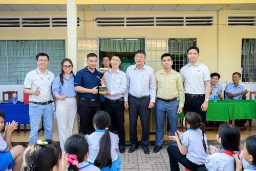 Maxilite - Rulô Vàng: Khi thợ sơn trở thành đại sứ lan tỏa sắc màu