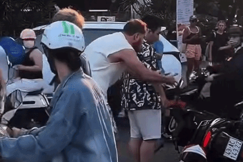 Công an vào cuộc vụ khách Tây đấm tài xế công nghệ ở Đà Nẵng