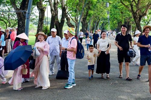 Du khách đến Huế tăng mạnh, doanh thu đạt gần 960 tỉ đồng dịp lễ Giỗ tổ Hùng Vương