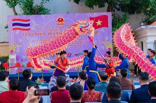 Từ tiếng trống lân đến khát vọng giáo dục xuyên biên giới