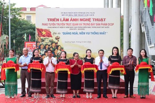 Khai mạc triển lãm 'Quảng Ngãi – Niềm vui thống nhất'