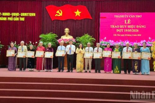 Cần Thơ họp mặt kỷ niệm 51 năm Ngày Giải phóng miền nam, thống nhất đất nước