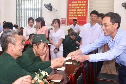 Trao quà của Tổng Bí thư, Chủ tịch nước cho người có công ở Thanh Hóa