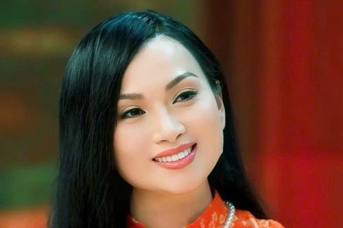 'Ca sĩ tỷ phú' Hà Phương lần đầu tiết lộ sự thật sau ánh hào quang của gia đình
