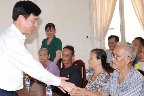 Trưởng Ban Tổ chức Trung ương Nguyễn Duy Ngọc tiếp xúc cử tri tại TP Cần Thơ
