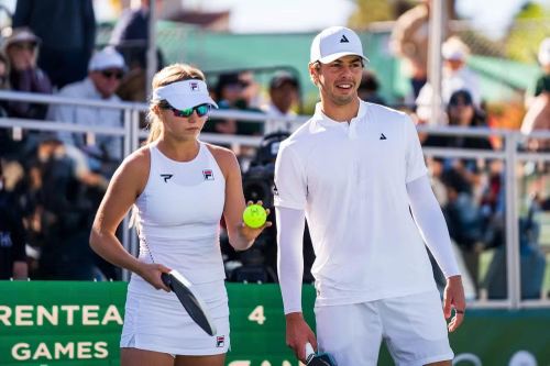 Soi thu nhập VĐV pickleball: Người kiếm triệu USD, kẻ chịu lỗ để thi đấu