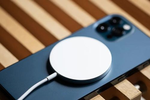Có thể bạn phải cần mua MagSafe để cứu iPhone hết cạn pin