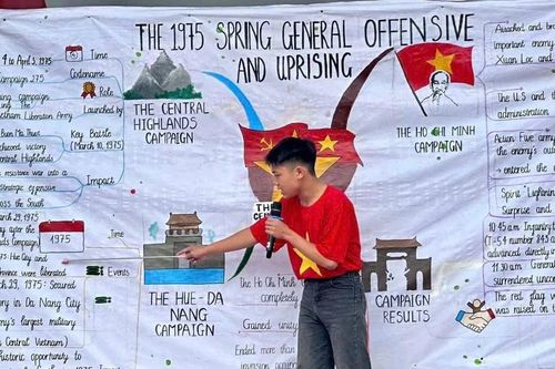 Sắc đỏ tháng Tư trong sân trường Cao Bằng