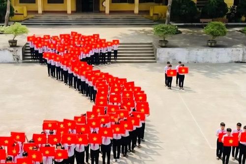 Thắp lửa yêu nước trong các trường học ở Tuyên Quang