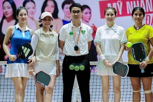 Pickleball 'nóng' tại TP.HCM: Sân chơi thể thao thành điểm hẹn của người trẻ
