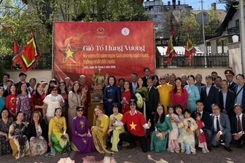 Gắn kết cộng đồng người Việt tại Bulgaria qua Lễ Giỗ Tổ Hùng Vương và kỷ niệm ngày 30/4