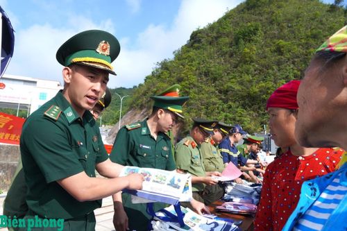 Phối hợp tuyên truyền pháp luật song ngữ Việt Nam - Trung Quốc cho cư dân biên giới