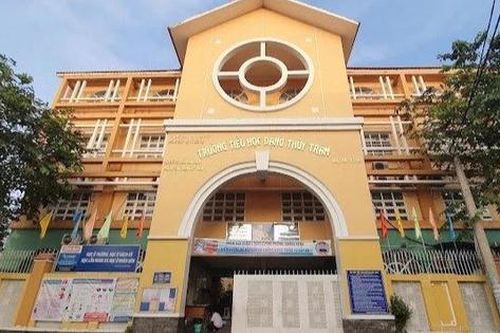 23 học sinh và 2 bảo mẫu nghi ngộ độc thực phẩm ở TP HCM
