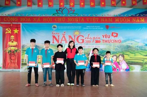 Những bữa cơm không còn 'ăn tạm' và hành trình tiếp sức học trò nghèo của Bảo Anh
