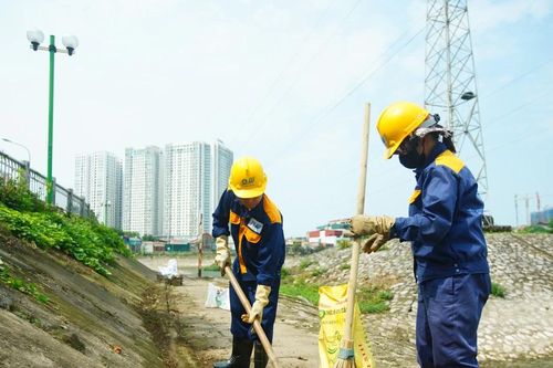 Hồ Hạ Đình được dọn sạch rác và đồ thờ sau phản ánh của Báo Tiền Phong