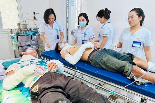 Hai người đàn ông cấp cứu vì dùng bình gas thui chó