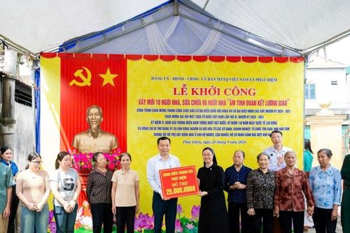 Những ngôi nhà ấm tình đoàn kết lương - giáo ở Phát Diệm