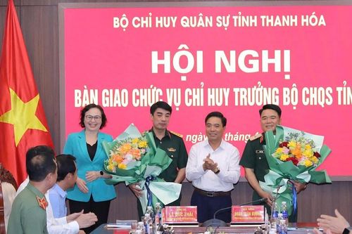 Bàn giao chức vụ Chỉ huy trưởng Bộ Chỉ huy Quân sự tỉnh Nghệ An và Thanh Hóa