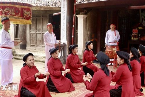 Sức sống của hát Xoan dưới mái đình cổ Hùng Lô