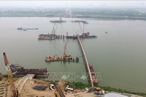 Không khí thi công khẩn trương trên công trường dự án cầu Ngọc Hồi