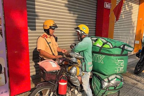 TP Hồ Chí Minh: Phạt nguội 192 trường hợp đi xe máy trên vỉa hè