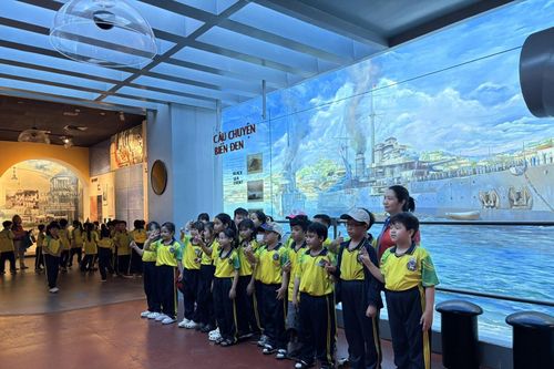 Văn hóa 'làm mới mình' để gần công chúng hơn
