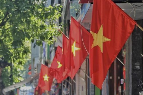 Đi làm vào ngày lễ 30/4 và 1/5 năm 2026 sẽ được hưởng lương gấp mấy lần ngày thường?