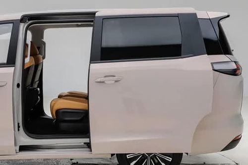 Xe MPV dài hơn 4,9 mét, tiêu thụ 1,83 lít xăng/100 km, giá hơn 350 triệu đồng