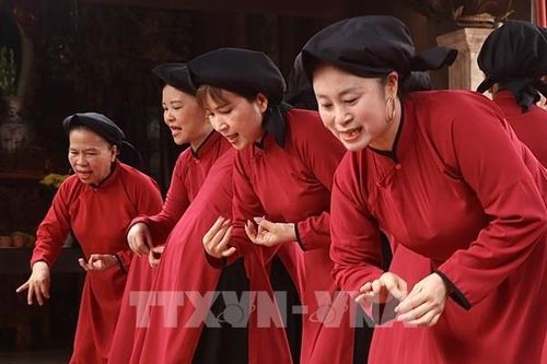 Sức sống của Hát Xoan dưới mái đình cổ Hùng Lô