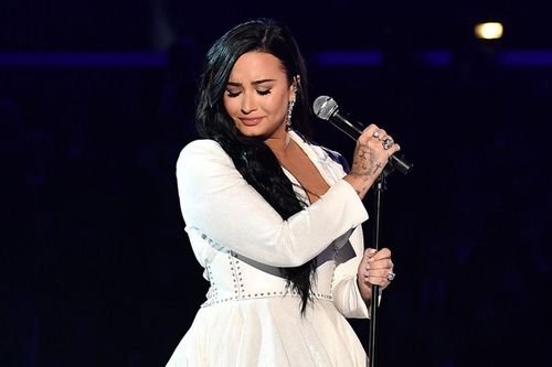 Nữ ca sĩ Demi Lovato chia sẻ về việc nối lại liên lạc với Selena Gomez