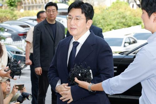 Vụ việc của Bang Si Hyuk trở nên phức tạp sau yêu cầu từ Đại sứ quán Mỹ
