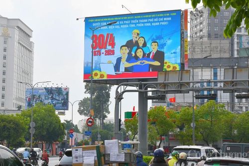 TP. Hồ Chí Minh rực rỡ cờ hoa mừng đại lễ 30/4