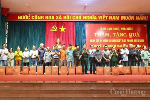 Đại tướng Nguyễn Trọng Nghĩa tặng quà người có công dịp 30/4, 1/5