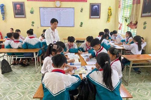 Từ lều trọ học 'nuôi chữ' đến ngôi trường của những ước mơ (Bài 2): Vững niềm tin nơi đất khó
