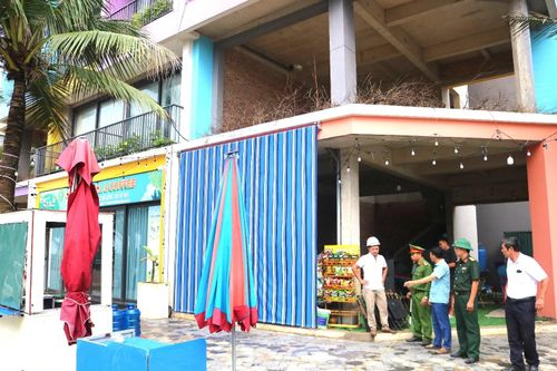 Ra quân giải tỏa toàn bộ các quán, ki-ốt bán hàng rong trên tuyến bờ biển Flamingo