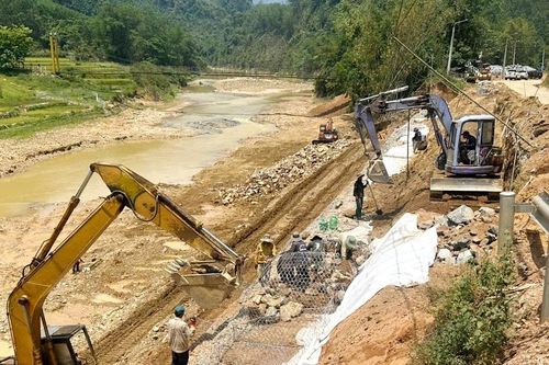 Nỗ lực hoàn thành công trình giao thông khẩn cấp
