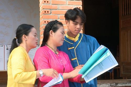 Chàng trai người Co mê bài chòi…