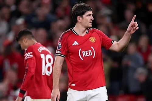 Manchester United thắng Brentford 2-1: Harry Maguire rực sáng đưa Quỷ đỏ sát cửa Champions League