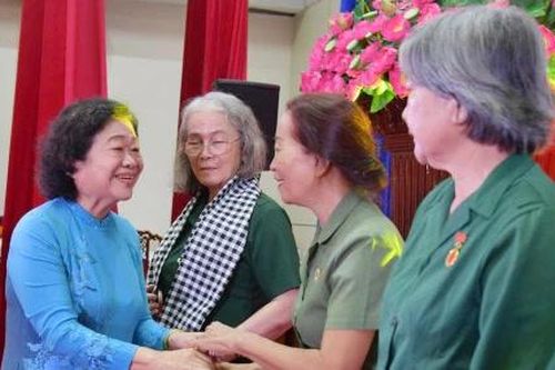 Sáng mãi ngọn lửa truyền thống