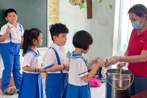 Bảo đảm an toàn bữa ăn trong trường học