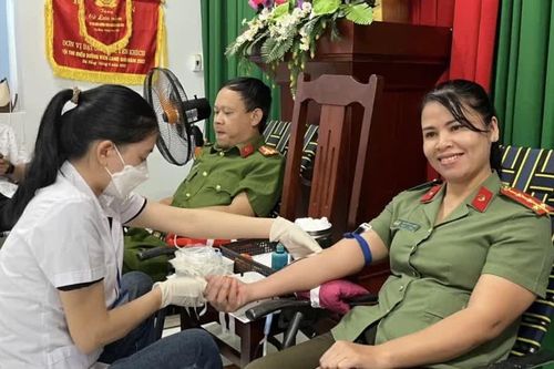 Gần 200 cán bộ, chiến sĩ Bệnh xá 2 tham gia hiến máu tình nguyện
