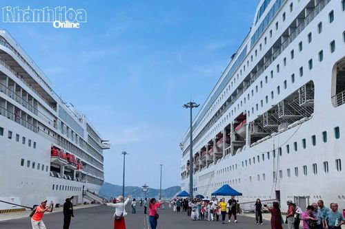 Cảng quốc tế Cam Ranh một ngày đón 2 tàu du lịch biển
