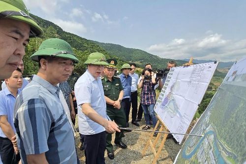 Đồng chí Hà Quang Trung - Phó Bí thư Tỉnh ủy, Chủ tịch UBND tỉnh kiểm tra, nắm tình hình tại Cửa khẩu Ma Lù Thàng