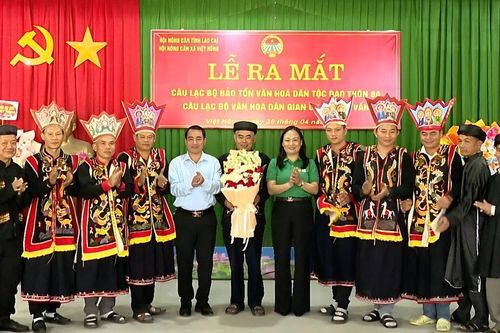 Xã Việt Hồng ra mắt hai câu lạc bộ văn hóa dân gian