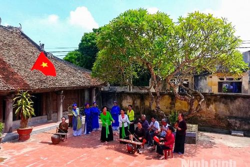 Hát trống quân - độc đáo văn hóa đồng chiêm