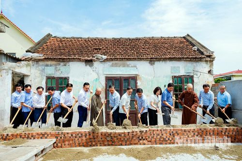 Xã Phát Diệm tổ chức khởi công xây mới, sửa chữa 16 ngôi nhà 'Ấm tình đoàn kết lương giáo'