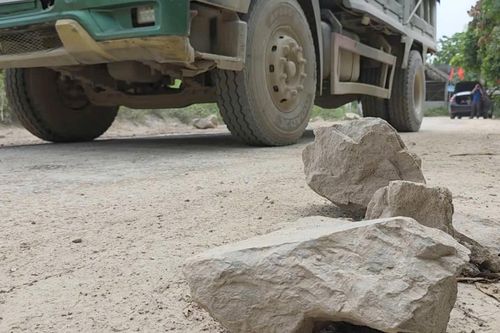 Hoạt động mỏ đá gây ô nhiễm môi trường và mất an toàn giao thông
