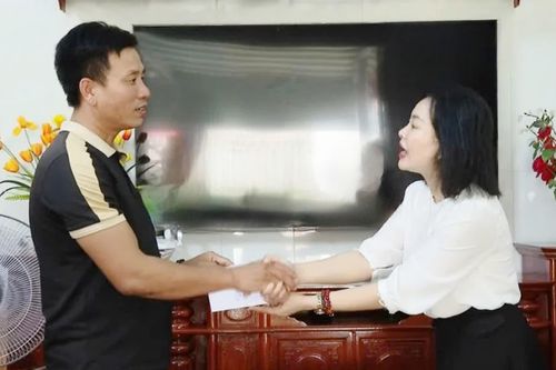 Xã Quảng Trạch: Thăm hỏi, động viên và hỗ trợ ngư dân có tàu cá bị chìm